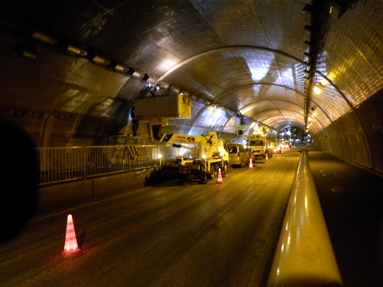 能見台隧道ほか7か所補修工事